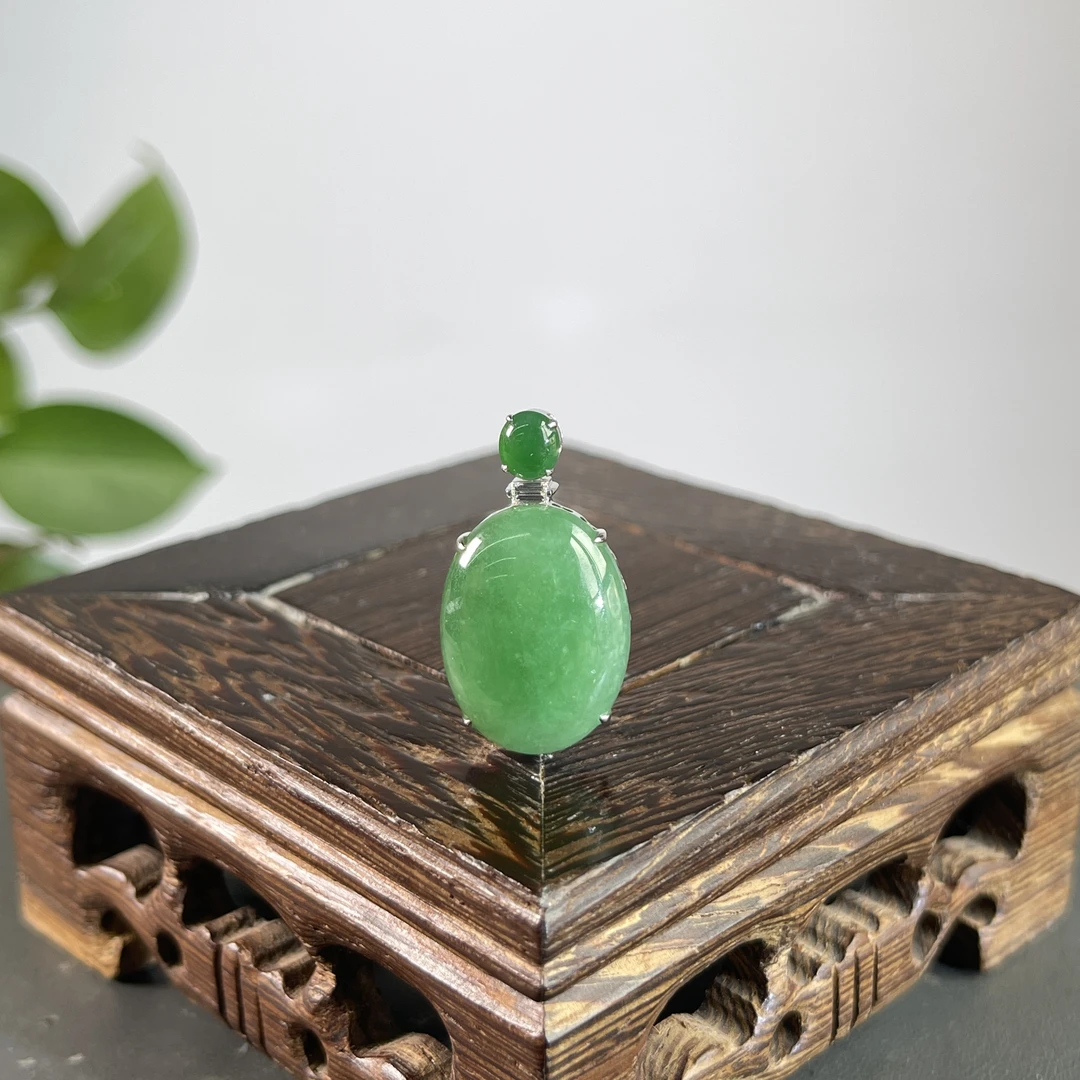 JGB21-168  天然缅甸A货翡翠  18k金钻镶嵌翡翠蛋面吊坠