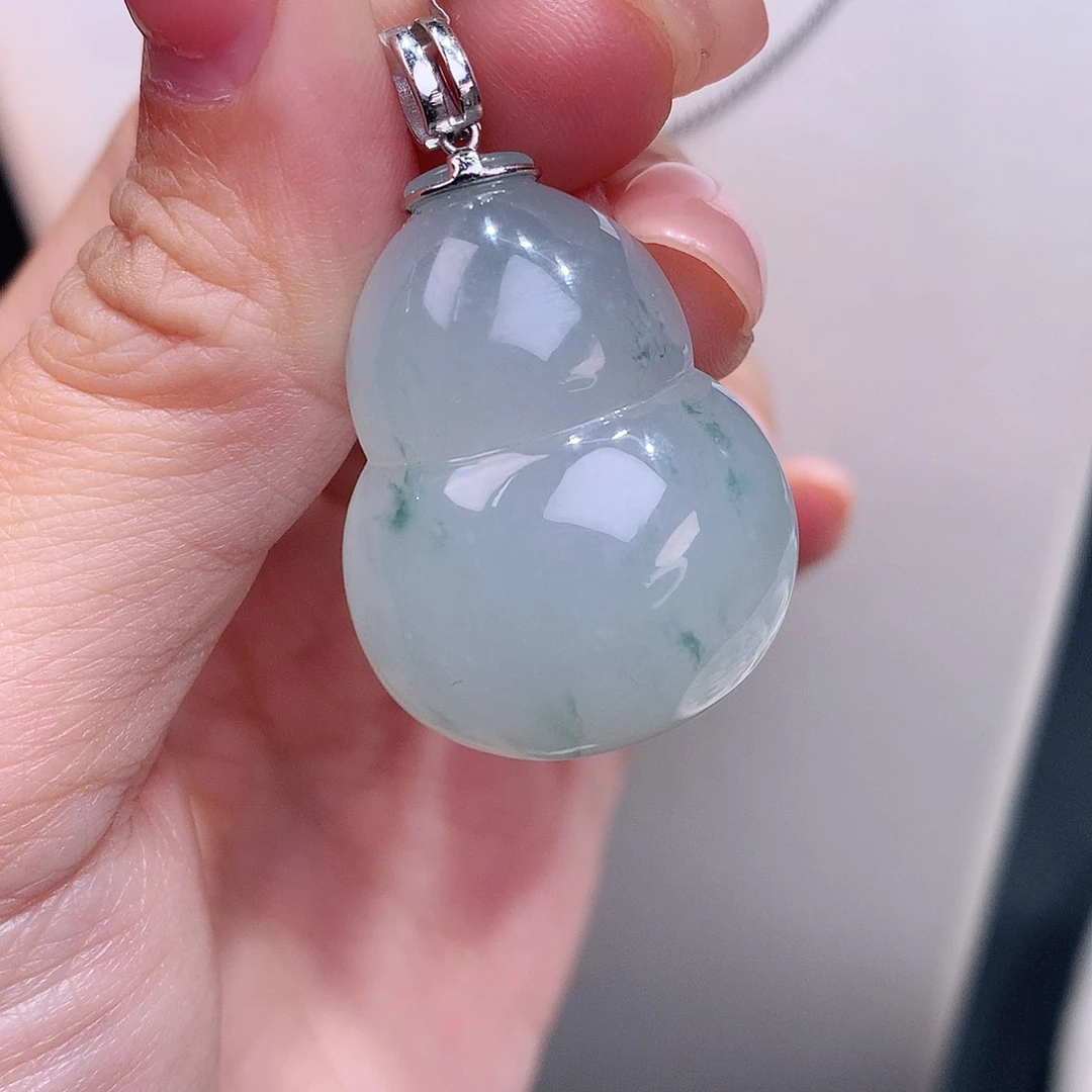 颈饰18K金镶嵌翡翠