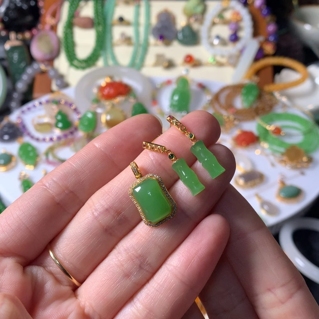 我***节和田玉（碧玉）18K金镶嵌套链苹果绿套装SL0006