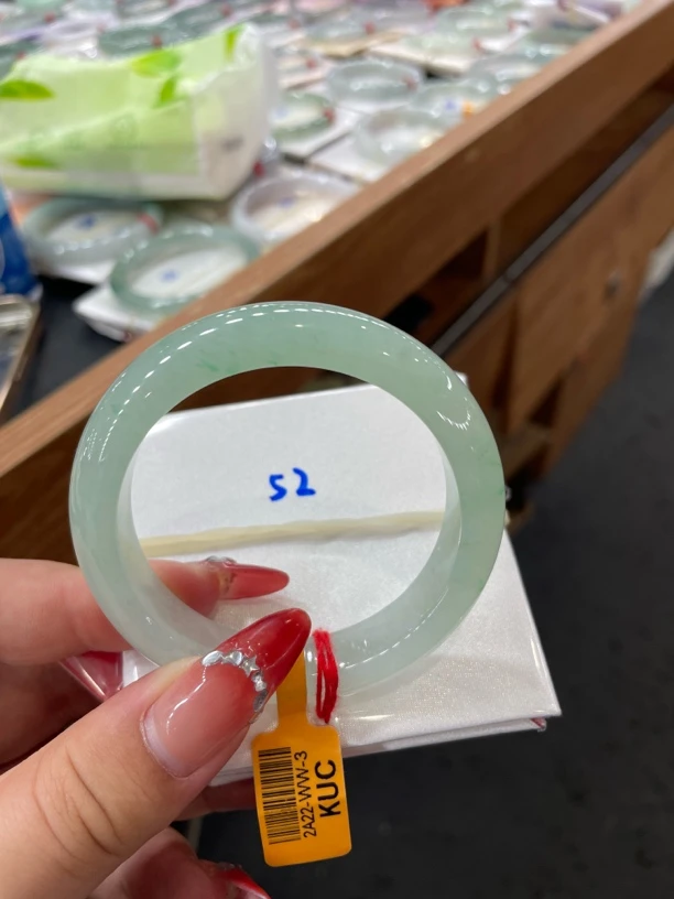 翡翠手镯正圈手镯