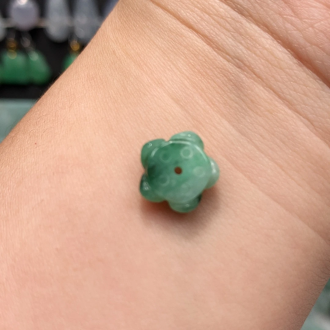 翡翠未镶嵌挂件莲花