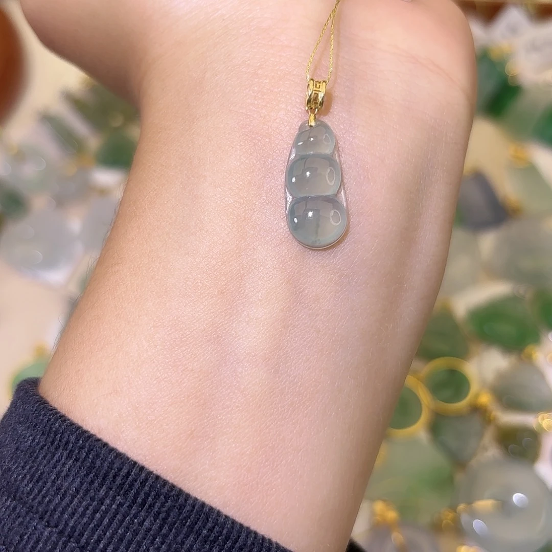 翡翠18K金镶嵌颈饰豆子