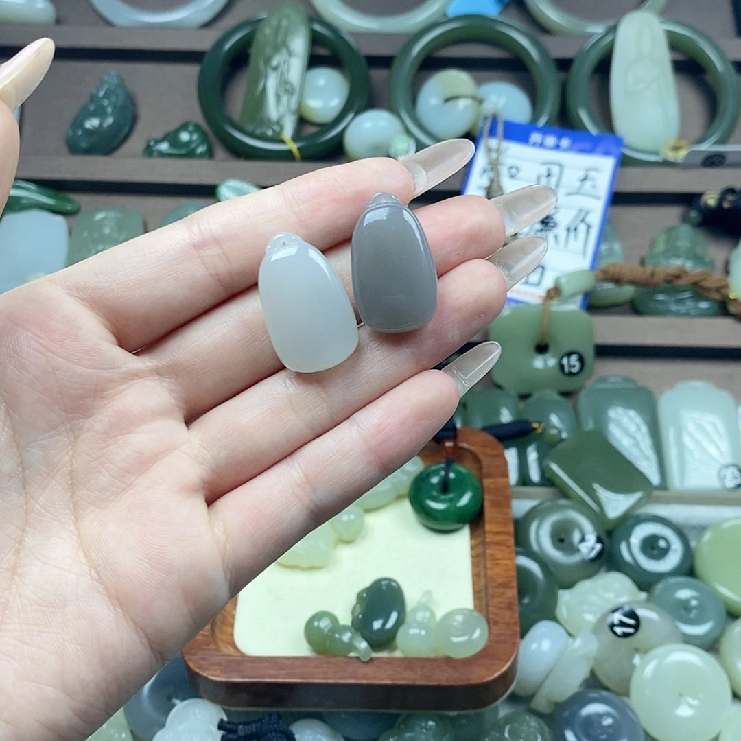 颈饰未镶嵌和田玉无事牌