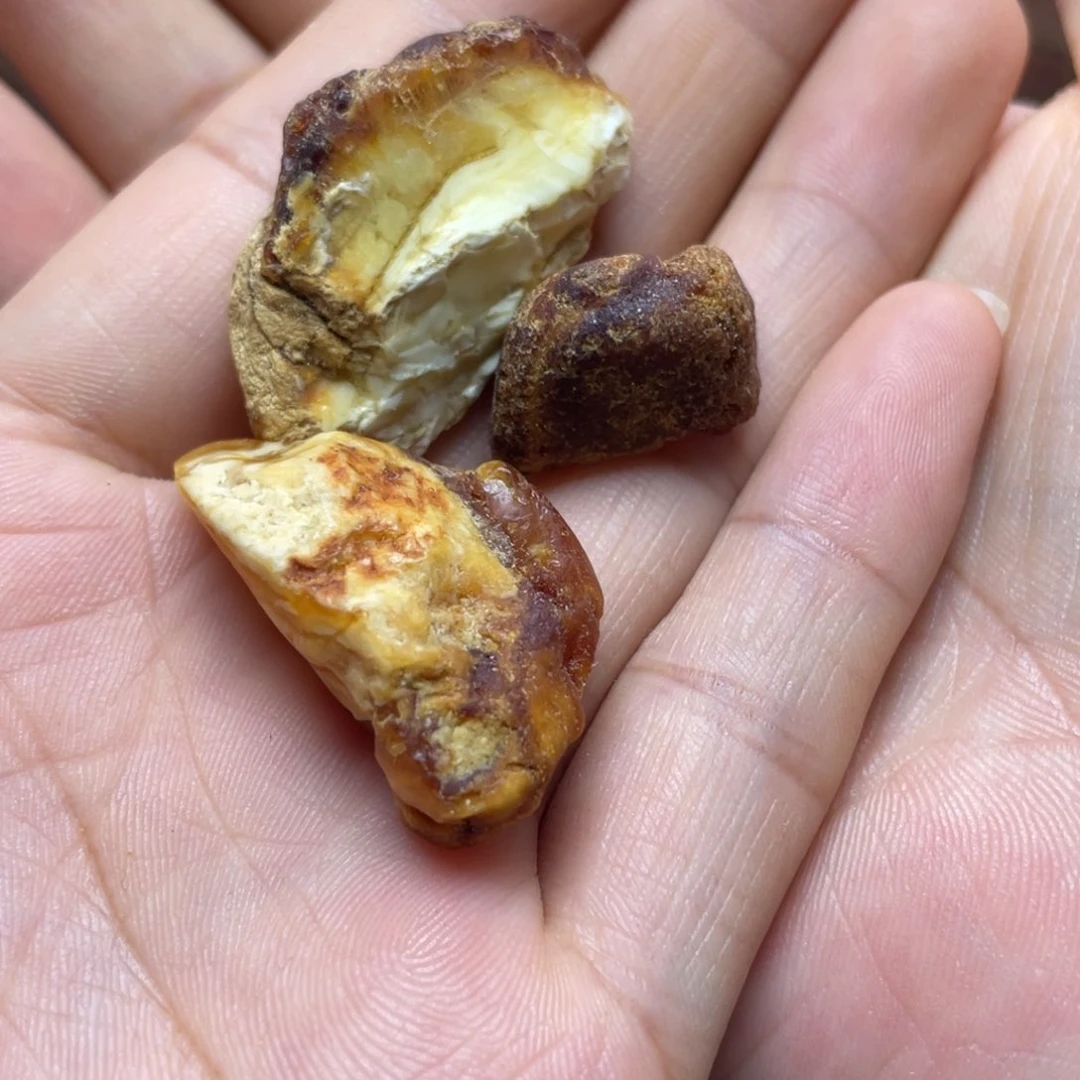 孙***然定制琥珀未镶嵌蜜蜡订制小配饰