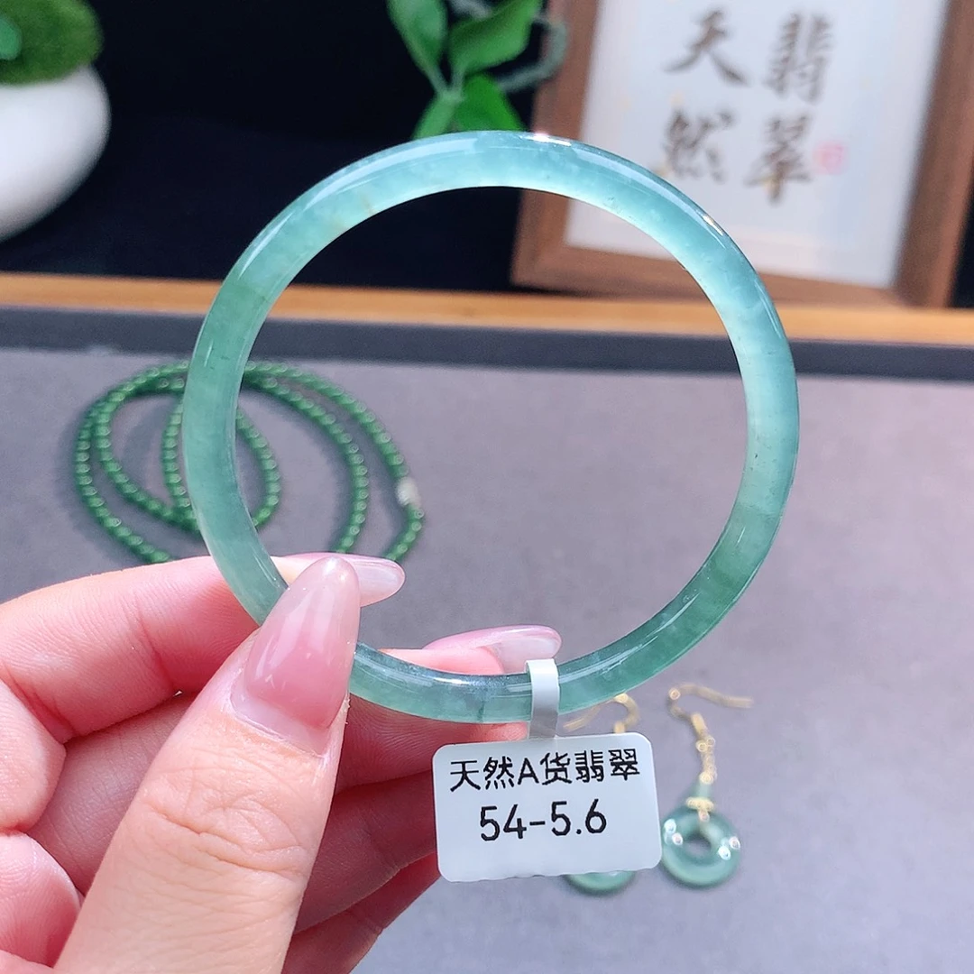 未镶嵌手镯（圆镯）翡翠