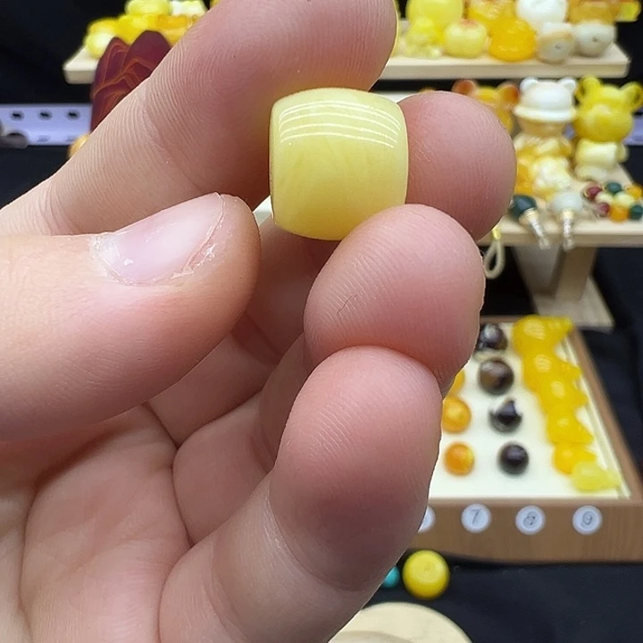 琥珀未镶嵌裸石配饰