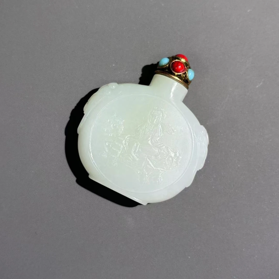 清代和田玉鼻烟壶