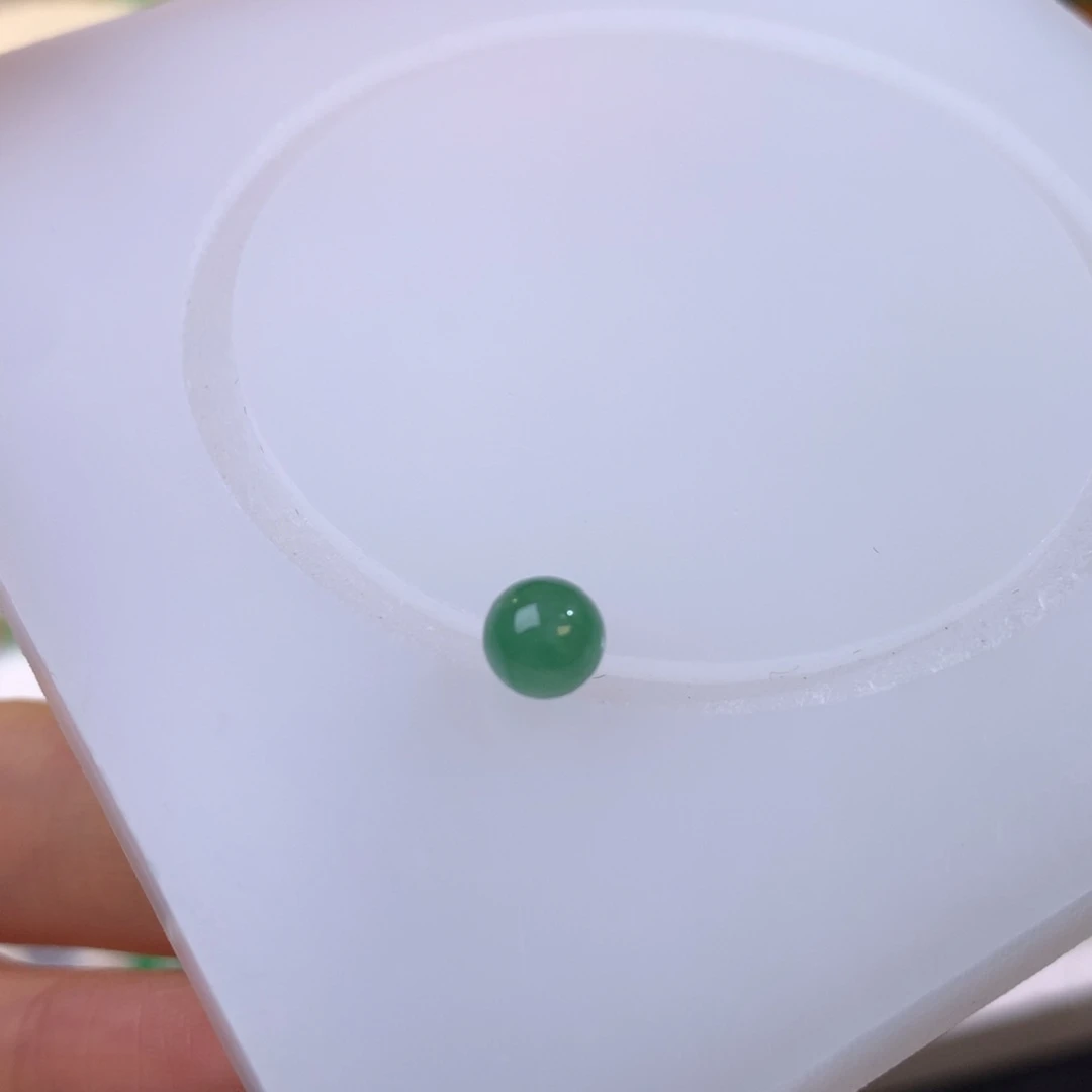 龙***7翡翠散珠卡5.7 浓色绿