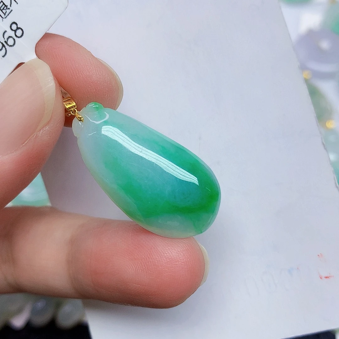 翡翠18K金镶嵌颈饰4677888