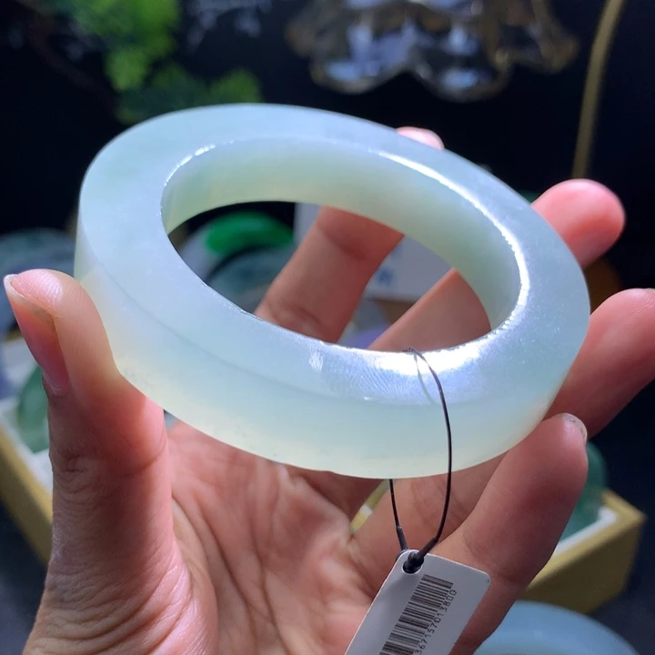 用***1定制翡翠未镶嵌翡翠手镯