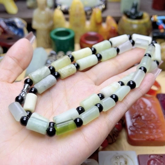 蛇纹石玉未镶嵌颈饰