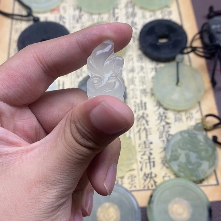 未镶嵌蛇纹石玉颈饰