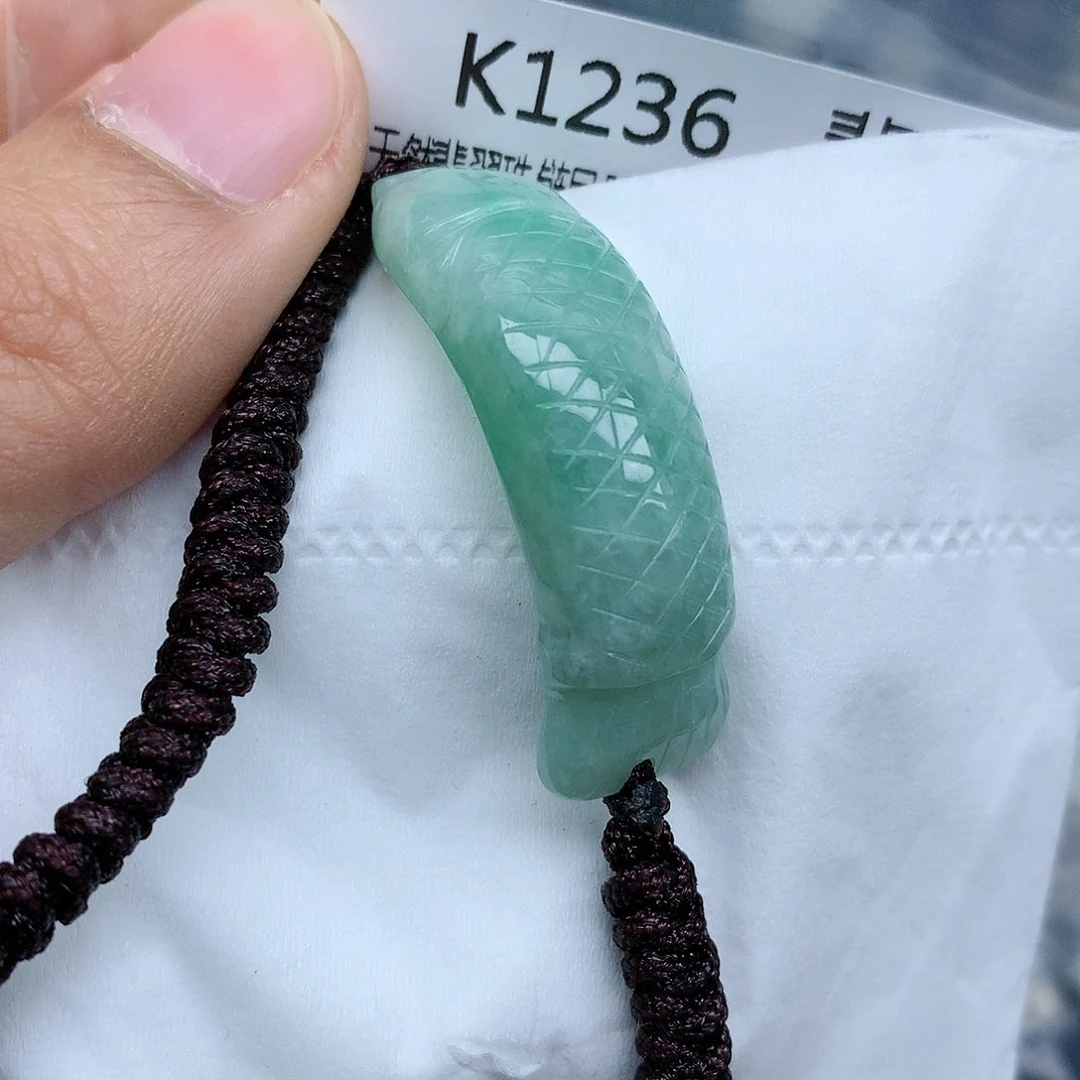 翡翠颈饰未镶嵌吊坠