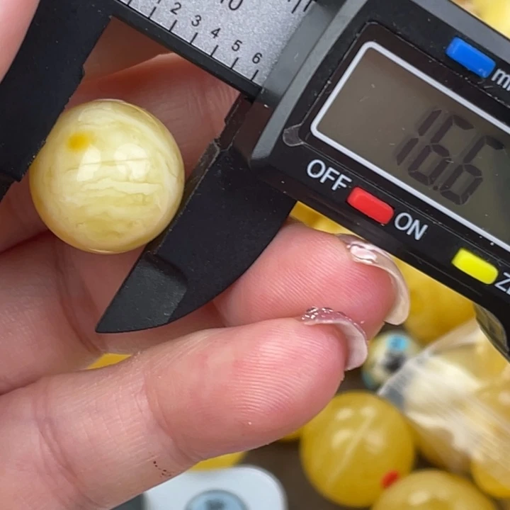琥珀未镶嵌裸石360