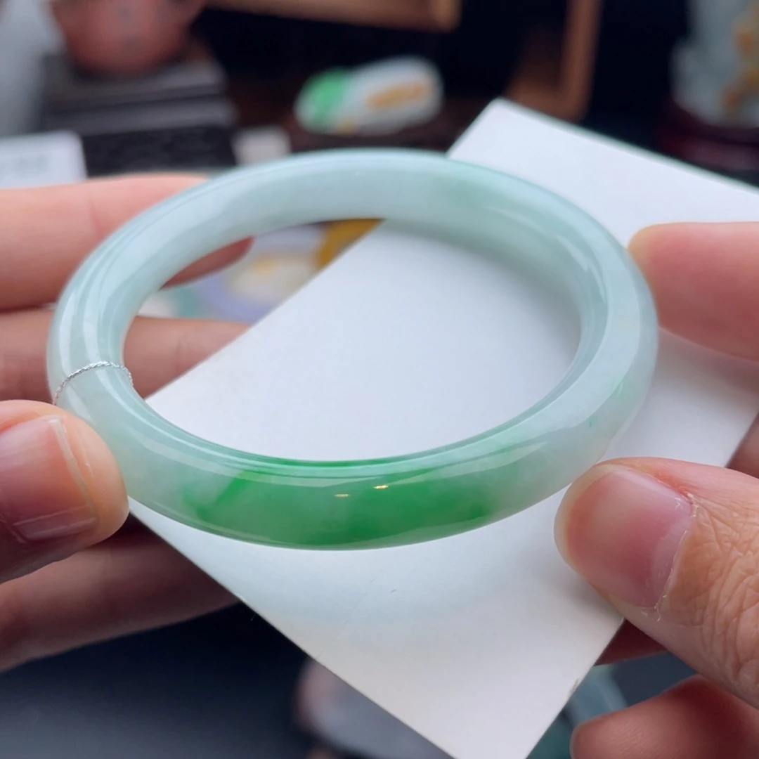 未镶嵌手镯（圆镯）翡翠