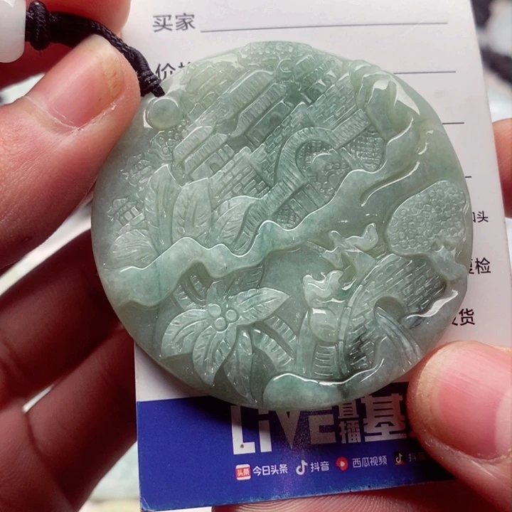 翡翠挂件未镶嵌翡翠