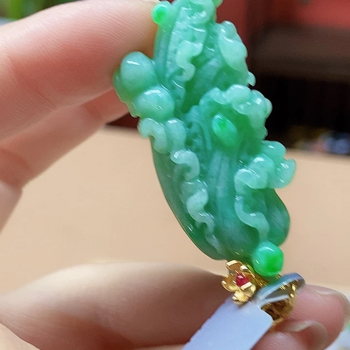 翡翠未镶嵌颈饰吊坠