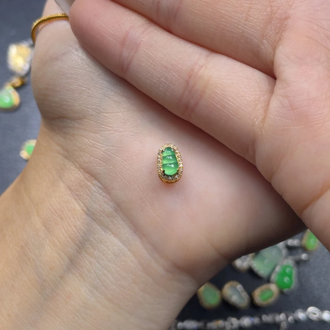 【闪购商品】颈饰18K金镶嵌翡翠