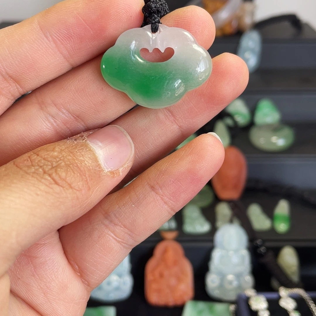 翡翠未镶嵌颈饰翡翠如意锁