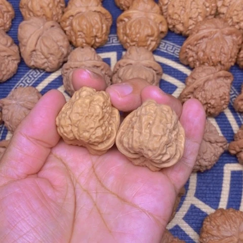 【闪购商品】文玩核桃吊坠寒***?黄金甲35