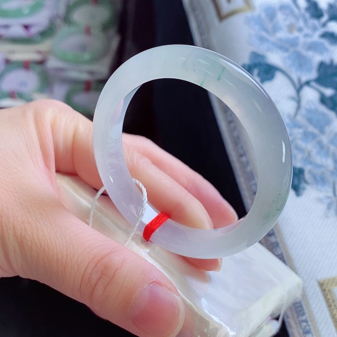 翡翠未镶嵌手镯52贵妃