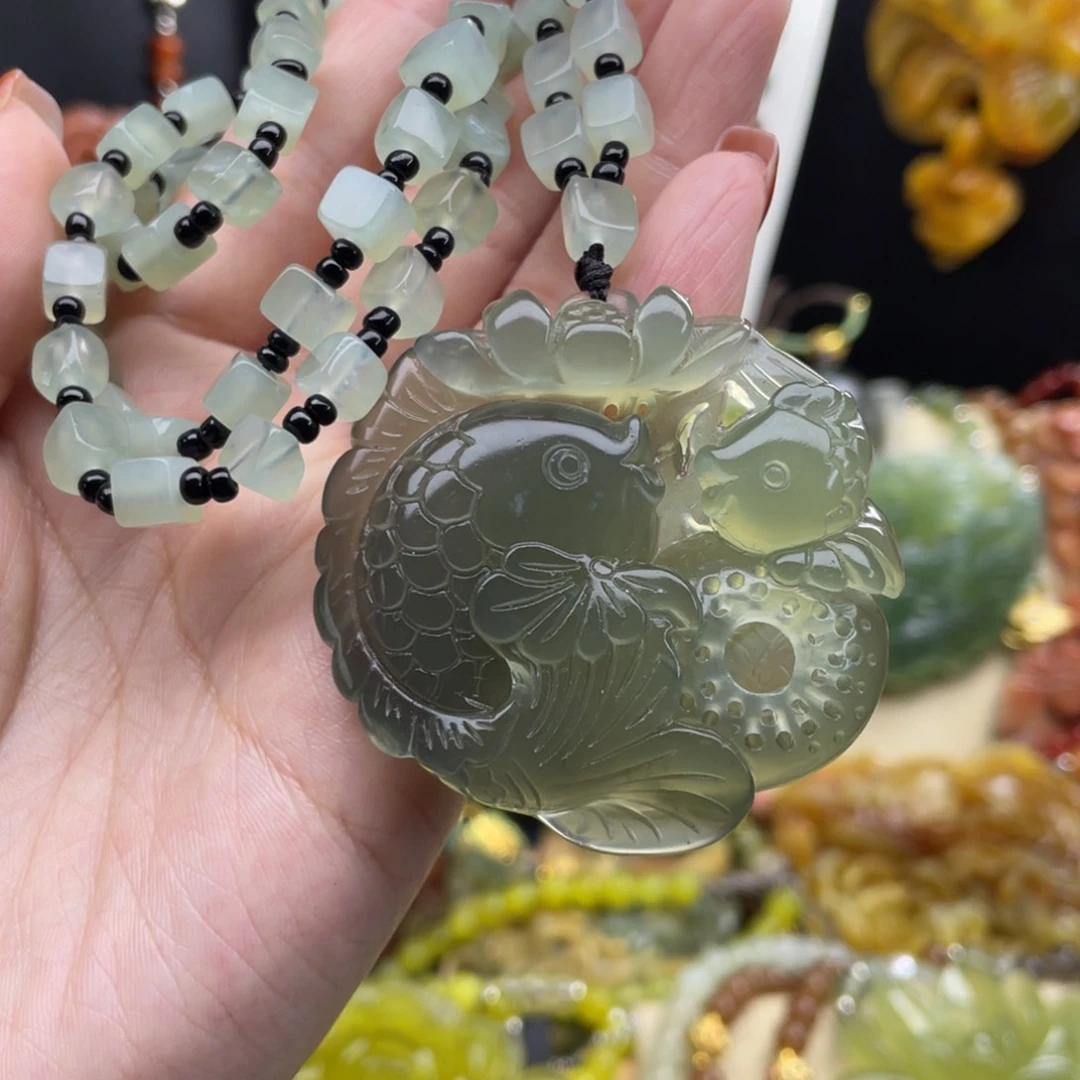 未镶嵌蛇纹石玉颈饰