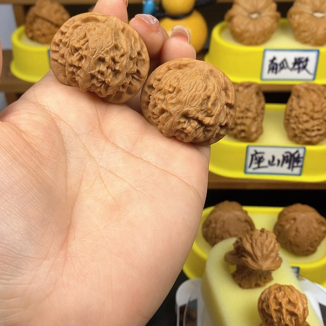 核桃宫灯 有一只有黄 文玩/木作/... 文玩把件