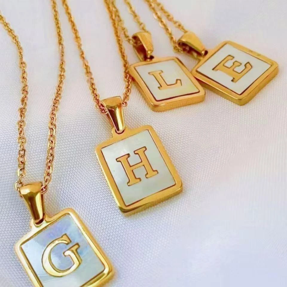 钛钢贝壳吊坠 气质金色锁骨链INS风轻奢时尚百搭简约经典字母项链