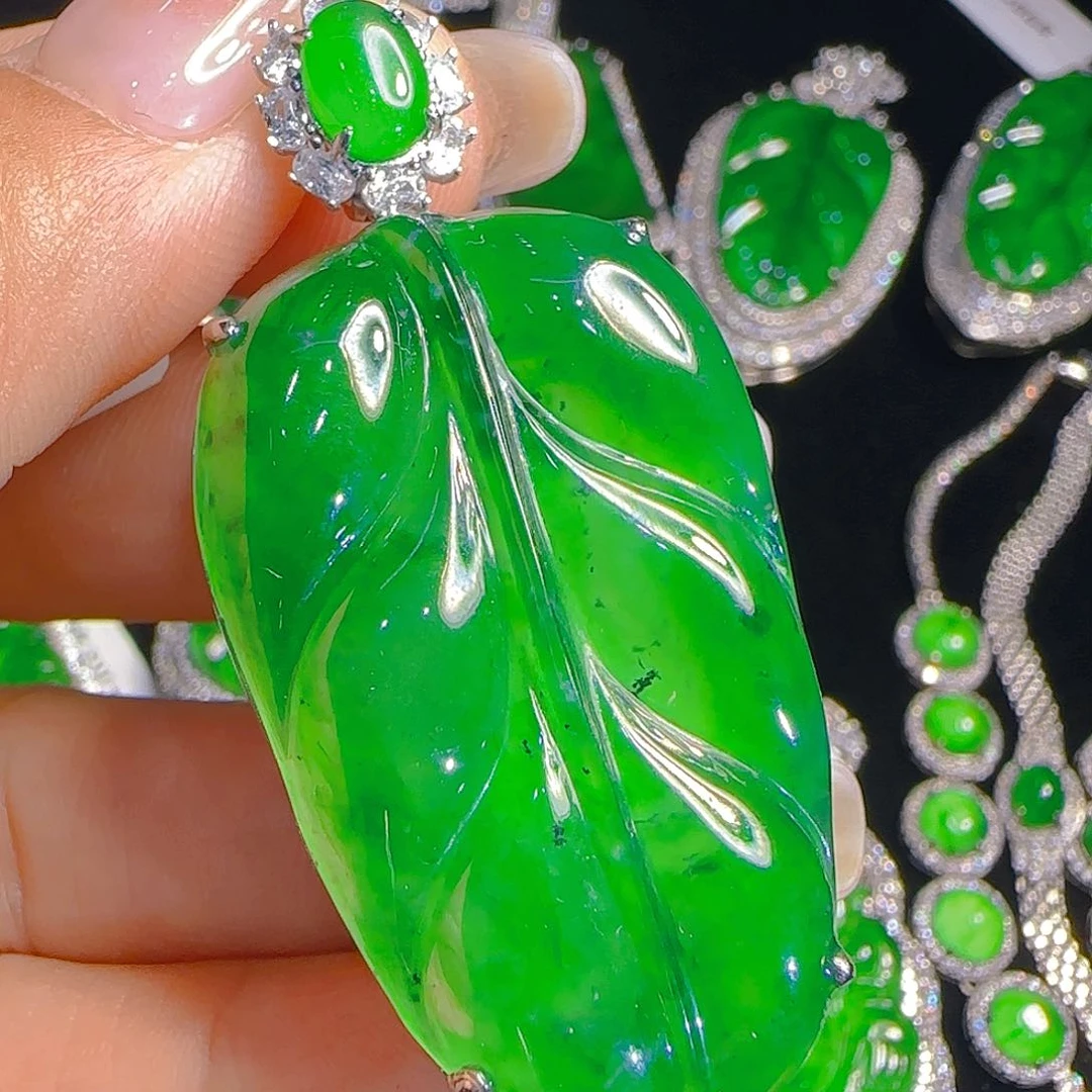 翡翠吊坠(赠链)银S925镶嵌