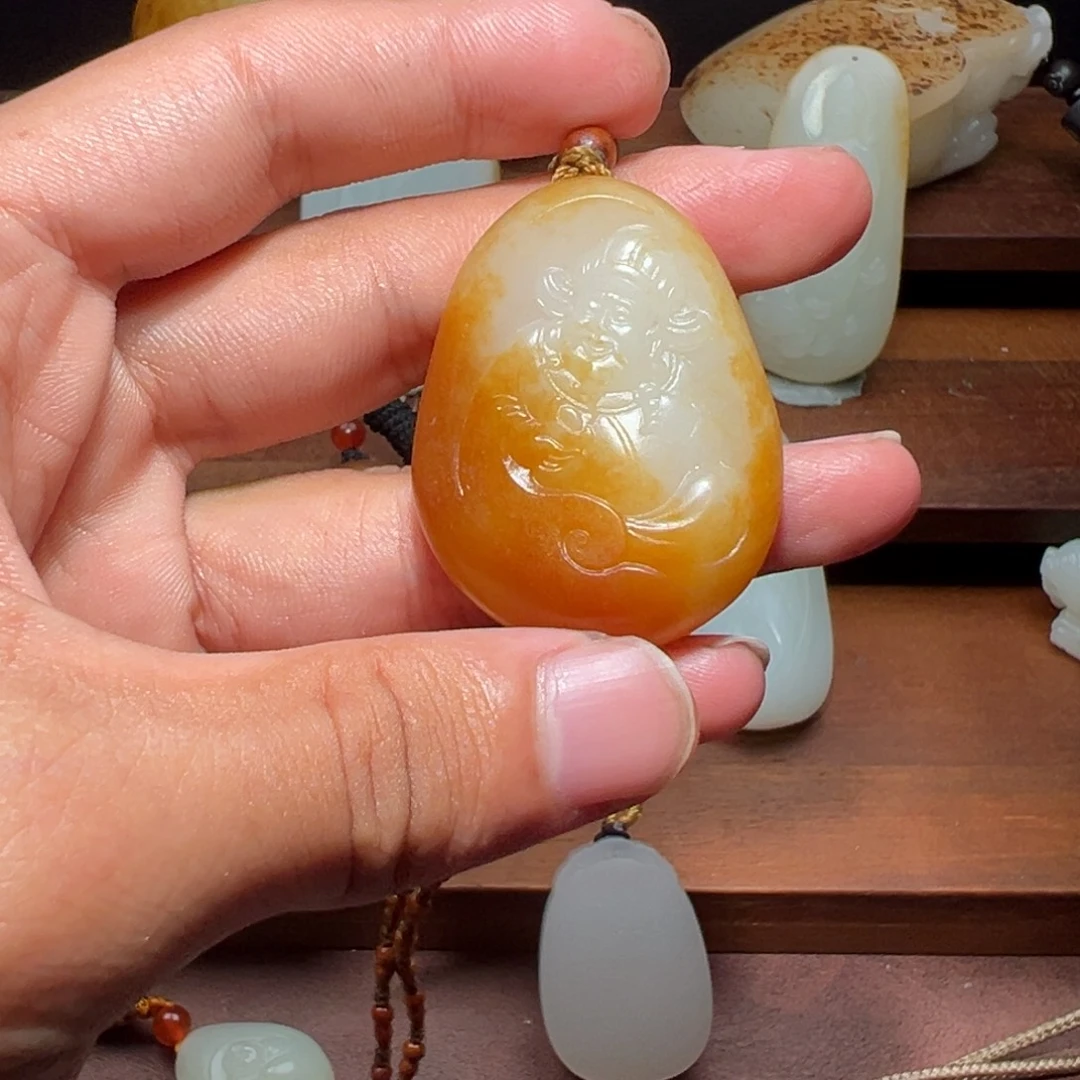 阳***苗颈饰未镶嵌和田玉