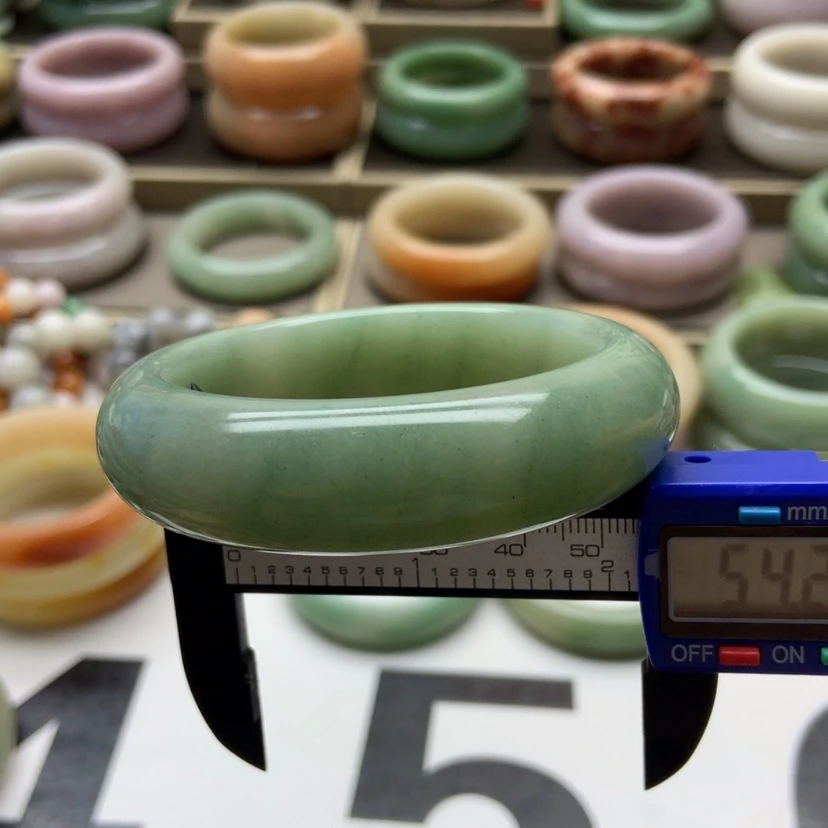 【闪购商品】石英质玉手镯未镶嵌