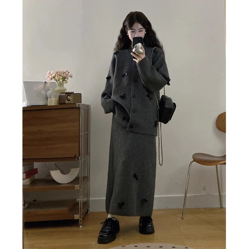 大码穿搭女2025秋冬季搭配一整套韩系蝴蝶结灰色毛衣半身裙两件套