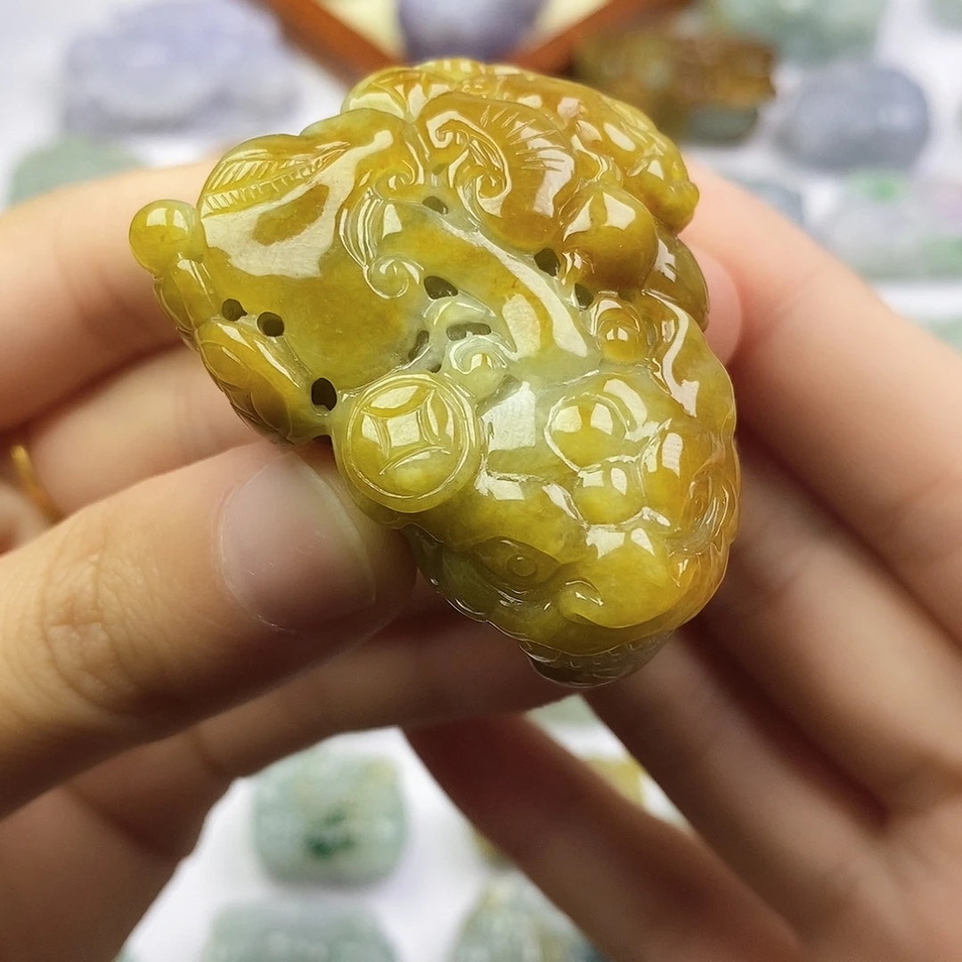 颈饰未镶嵌翡翠貔貅