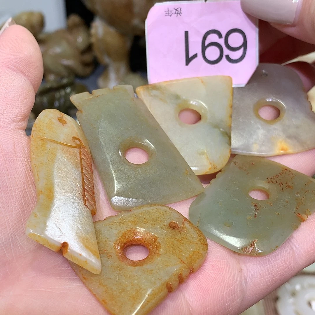 颈饰未镶嵌和田玉武****堂