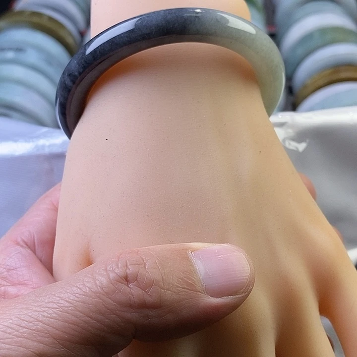 翡翠未镶嵌手镯12，圆