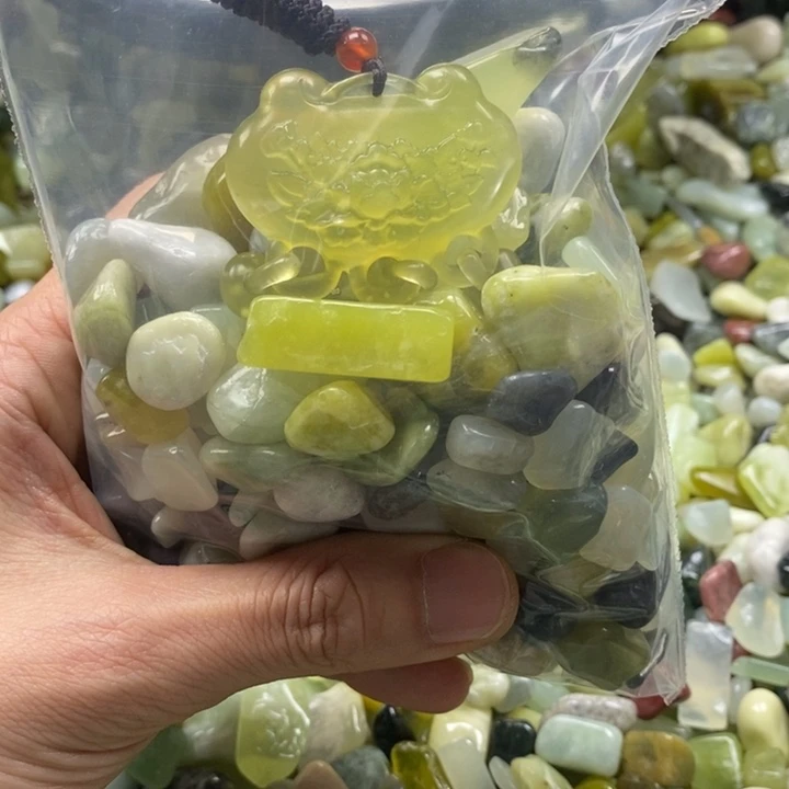 蛇纹石玉鱼缸石未镶嵌