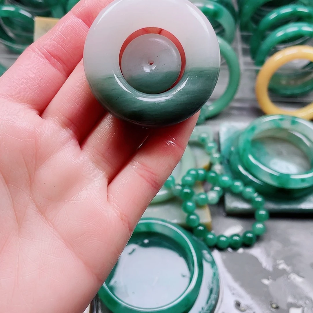 石英质玉颈饰未镶嵌