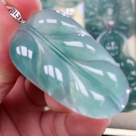 【闪购商品】颈饰18K金镶嵌翡翠