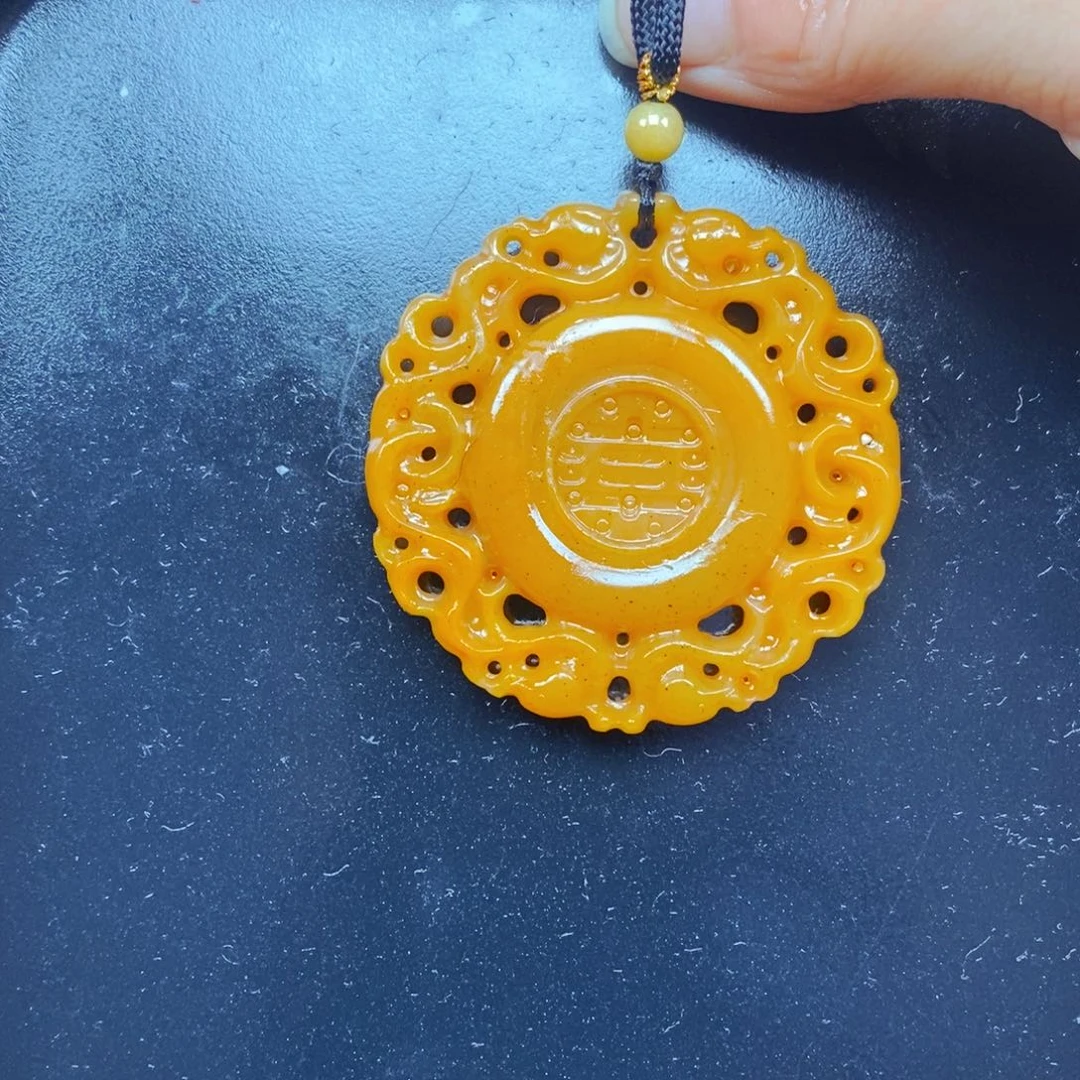 未镶嵌石英质玉（黄龙玉）颈饰