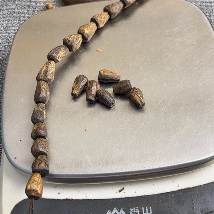 轻***丶沉香碎屑沉香沉水浮白棋树丁5克