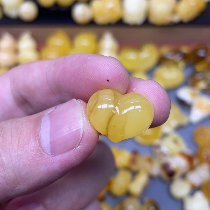 琥珀未镶嵌珠宝奇石