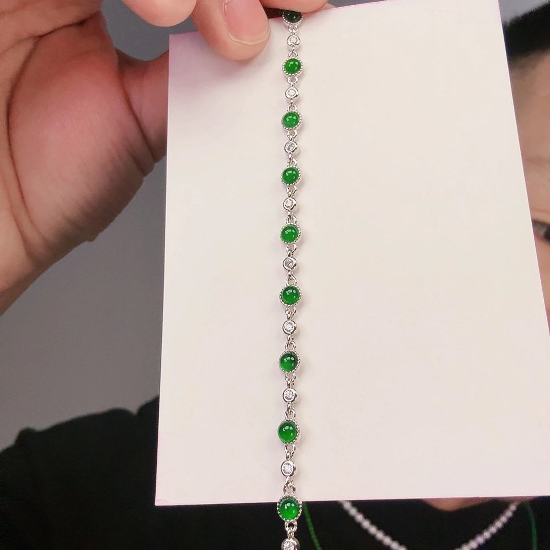 翡翠颈饰未镶嵌一件