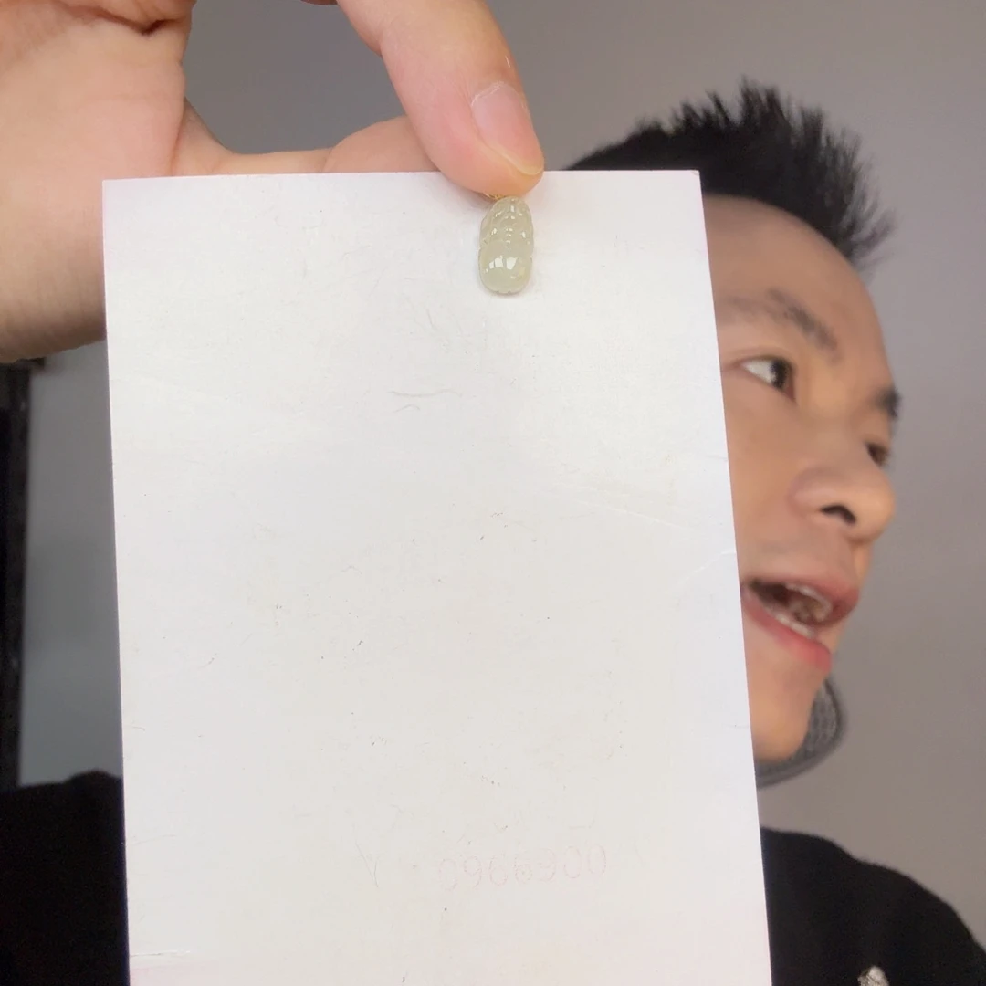 翡翠18K金镶嵌颈饰一件