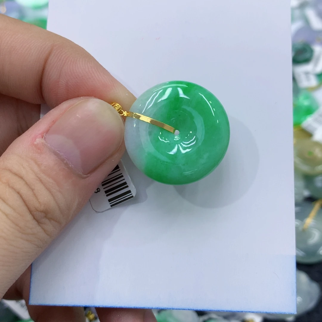 泰***选翡翠18K金镶嵌颈饰翡翠