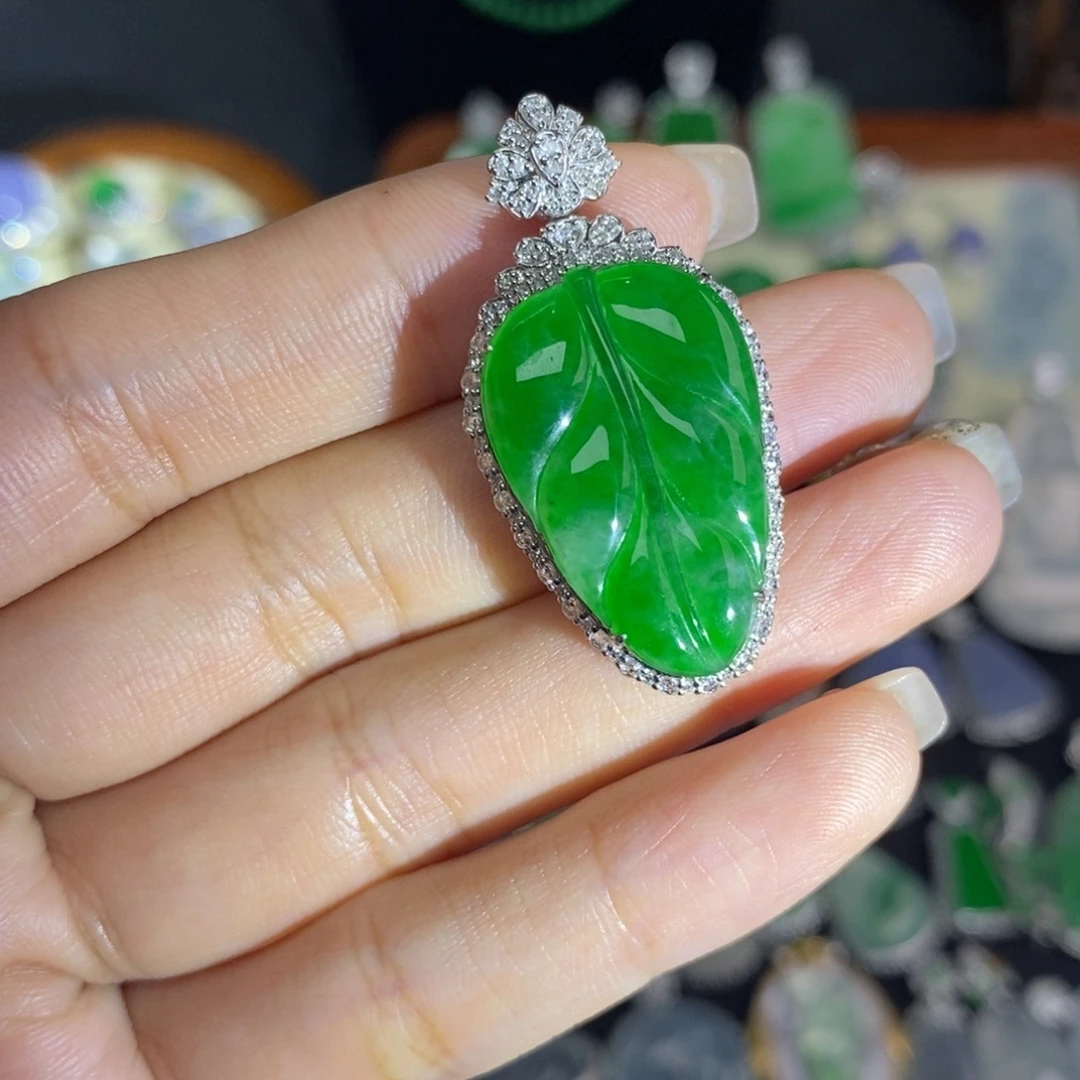 翡翠18K金镶嵌颈饰A货翡翠