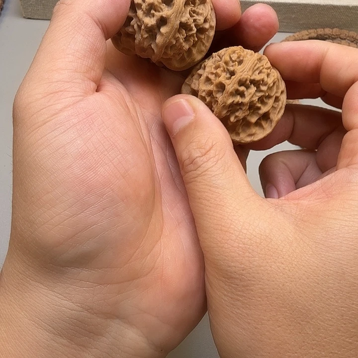 文玩核桃吊坠苹果园