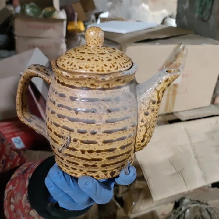 摆件盘子碗茶壶啥都有