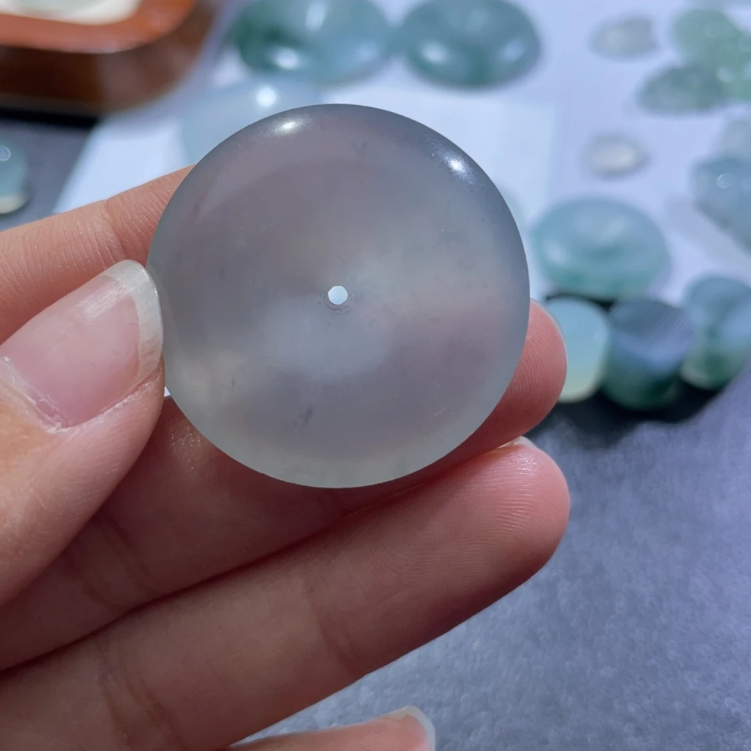 定制翡翠未镶嵌扣