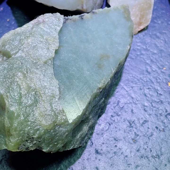 和田玉未镶嵌珠宝半成品