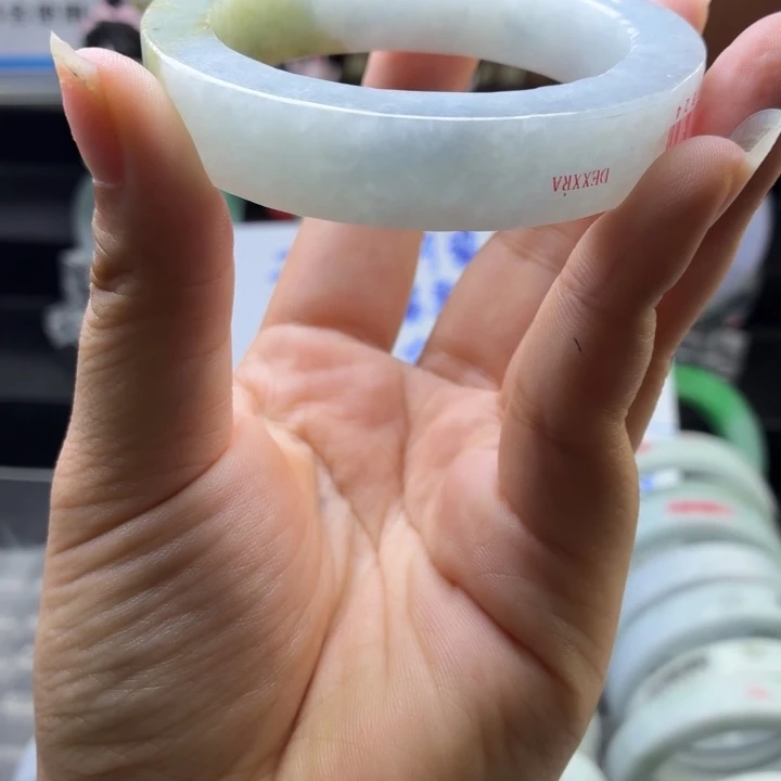 桃***记未镶嵌缅A翡翠定制翡翠多样性